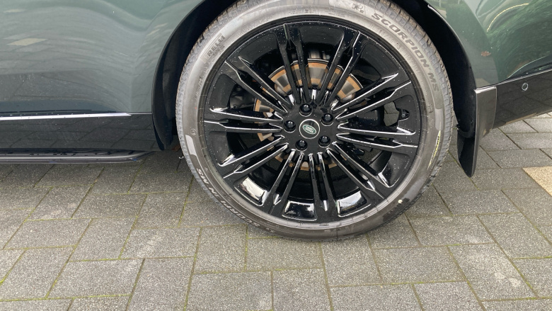 Land Rover Range Rover 3.0 D300 SE 4dr Auto Diesel Estate